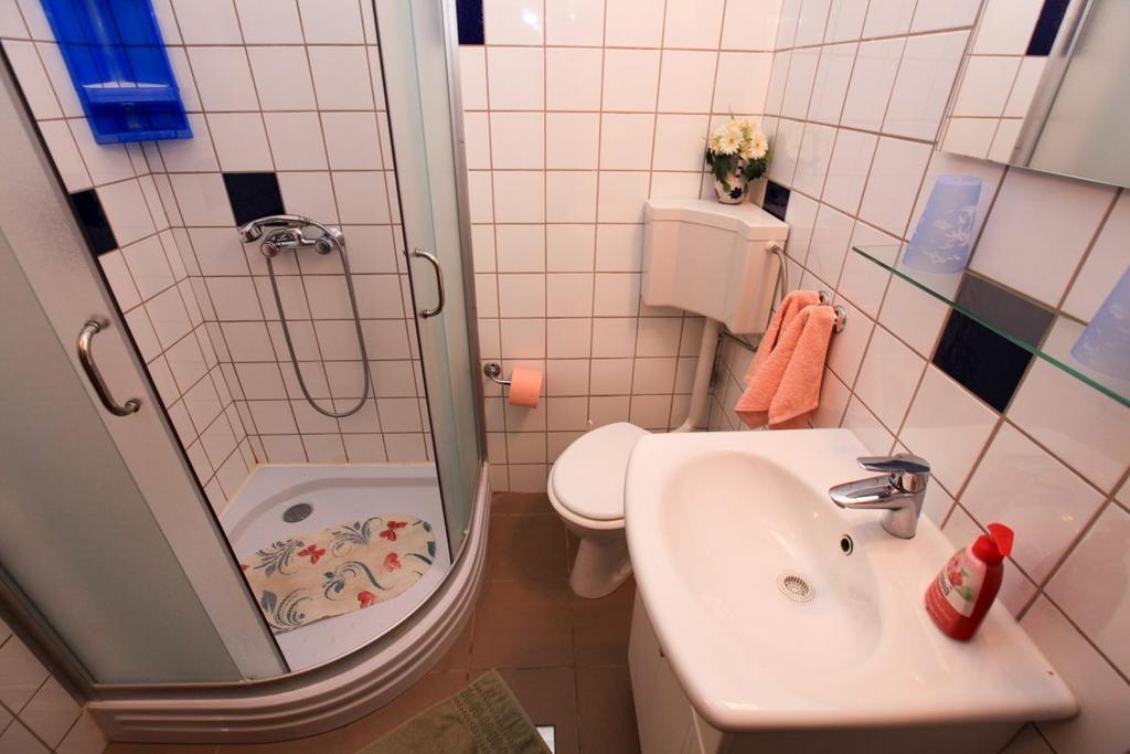 Apartments Franc Povljana Rom bilde
