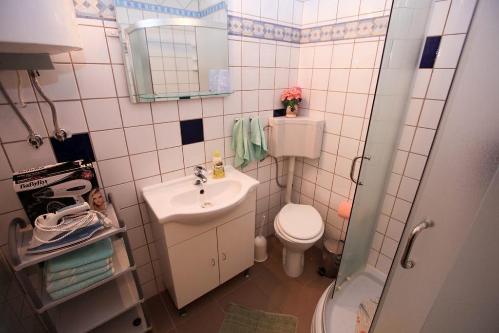 Apartments Franc Povljana Rom bilde