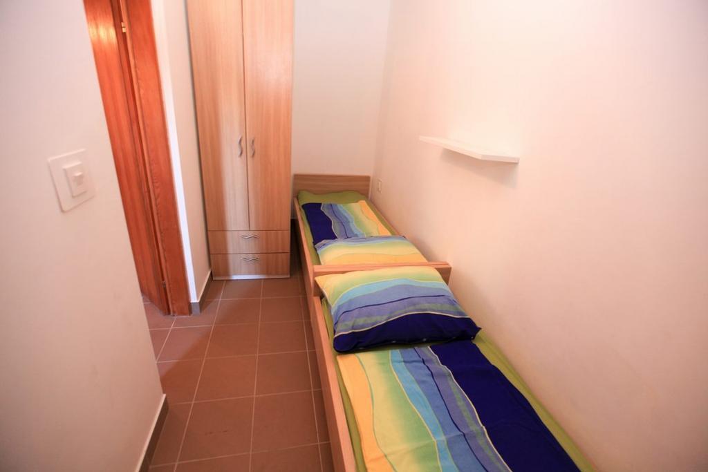 Apartments Franc Povljana Rom bilde