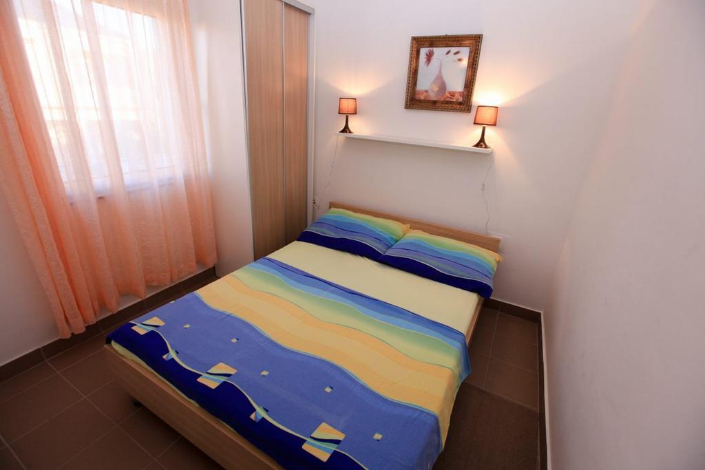 Apartments Franc Povljana Rom bilde