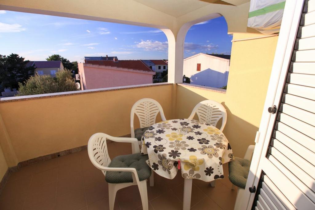 Apartments Franc Povljana Rom bilde