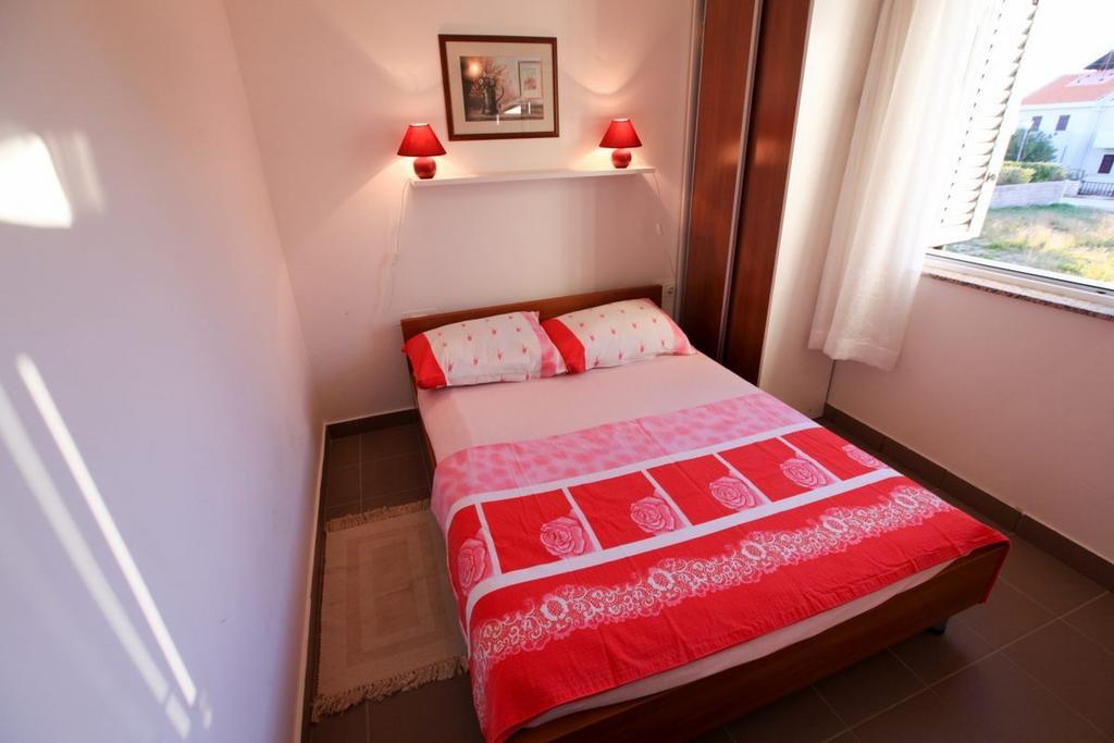 Apartments Franc Povljana Rom bilde